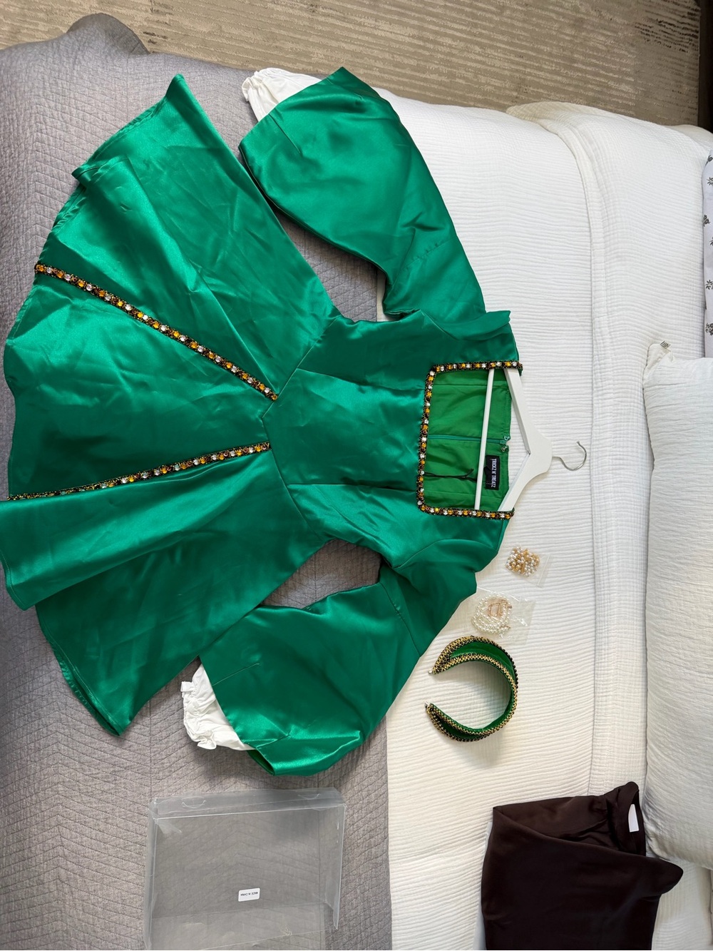 Anne Boleyn Halloween Costume - Picture 2 of 8